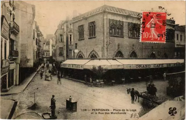 CPA PERPIGNAN Place de la Loge et la Rue des Marchands (680754)