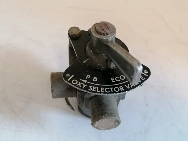 RAF Oxygen Saunders Valve, 6D 1533