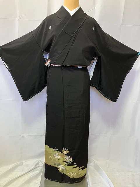 K004 Japanese Vintage Kimono Tomesode 100%SILK Family crest Height 156cm