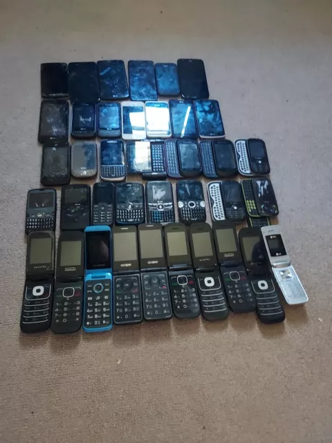 LOT OF 38 PHONES- UNTESTED! Sold As Is.