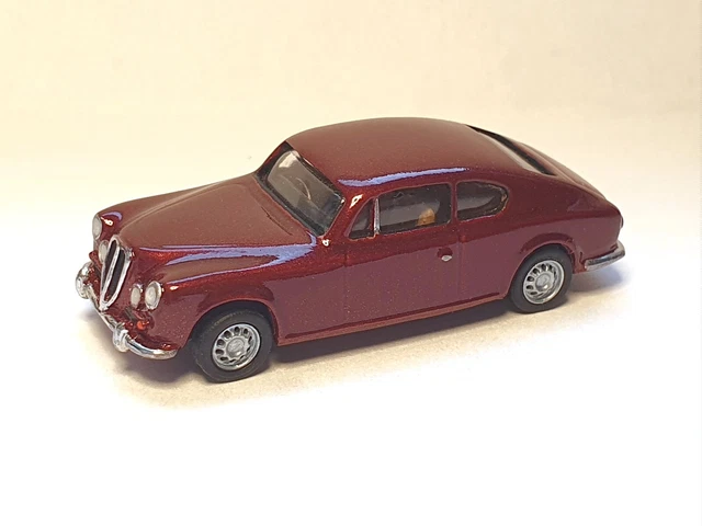 Statua Di Banksy Che Lancia Fiori In Resina | Scultura Artistica Da Collezione | Regalo Creativo - Foto 4