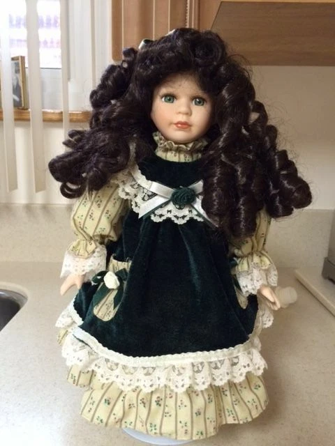 Samantha Collection Samantha Medici Fine Porcelain Doll 2000