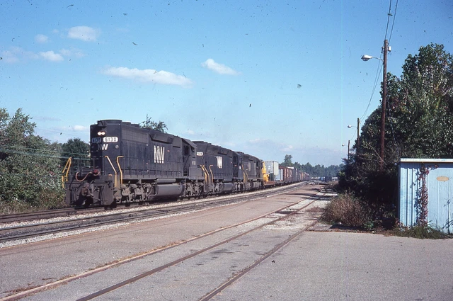 Duplicate Train Slide Norfolk Western SD-40 #6130  08/1980 Suffolk Virginia