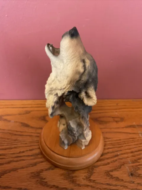 Mill Creek Studios Wolf Sculpture "Taps" 2007 Resin/Wood Excellent Condition
