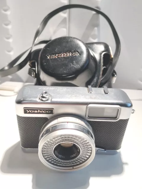 Cámara vintage Yashika EZ-Matic 35 mm con estuche de cuero E9