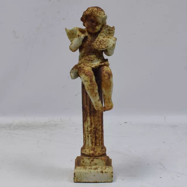 Alte Skulptur aus dem 19.Jh. Putto Engel auf Säule Gusseisen Figur Höhe: 38 cm