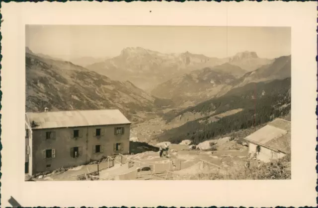 France, le Refuge de Tré-la-Tête, au fond les Aiguilles de Varan  Vintage silver