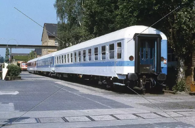 Color-Dia · Wagenzug mit neuen DB-Farben · Awst. Frankfurt/M. · 1986 (1)