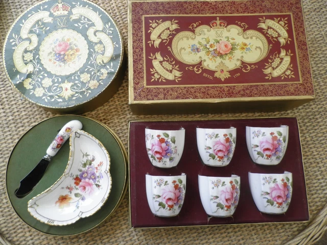 Coquetiers en bois avec support et sablier décorés main | Ma Cabane Vintage