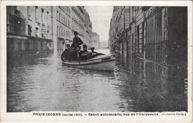 CPA Inondations 1910 PARIS Rue de l'universite Canot automobile (996551)