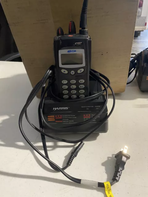 Harris MACom P7100 Portable Radio