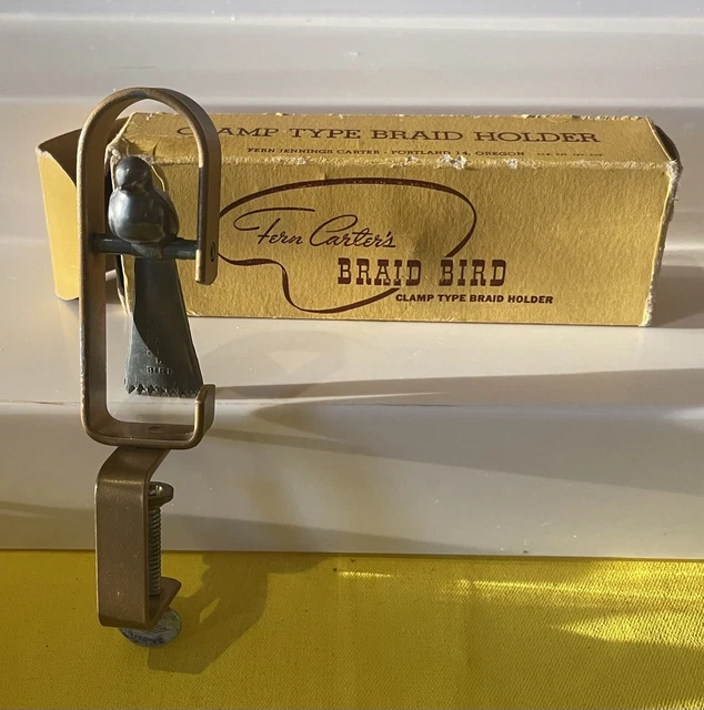 Rara Abrazadera de Colección Fern Carter's Trenza para Pájaros con Caja Estilo Metal Pájaro Alfombra Artesanal