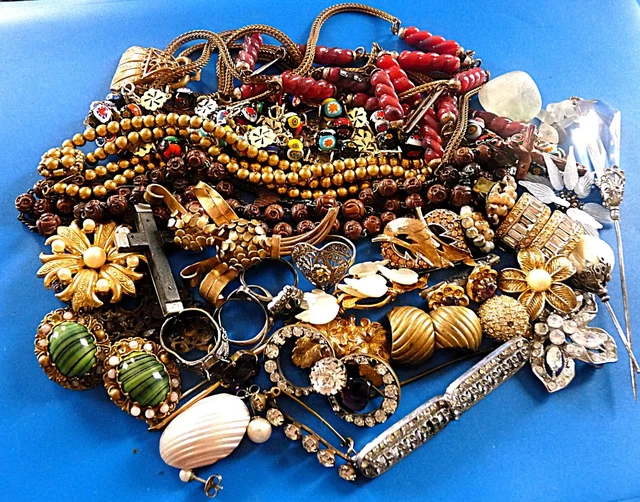 Lot De Bijoux Anciens, Vintage Et Fantaisie - Colliers Et Plus - Occasion Multicolore