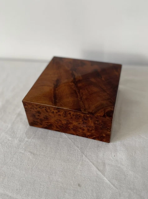 Boîte à Bijoux Ancienne En Bois – Objet D'occasion Avec Son Charme Vintage