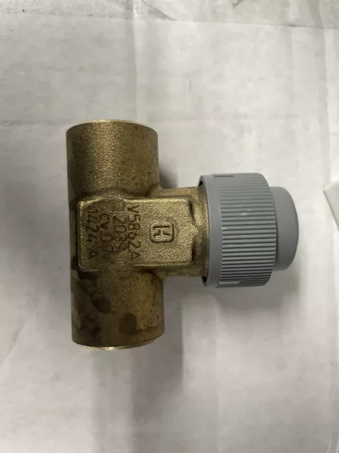 Honeywell V5862a2070 Two-Way,3/4 In Npt Valve,4.9 Cv