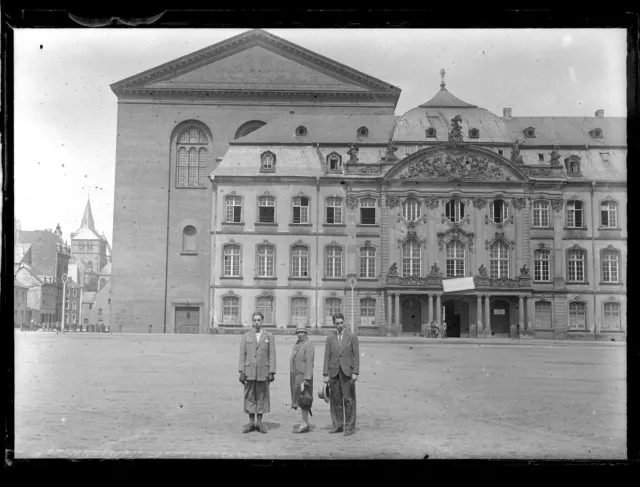Portrait famille Trèves Allemagne Palais Foyer Soldat négatif photo verre 1920