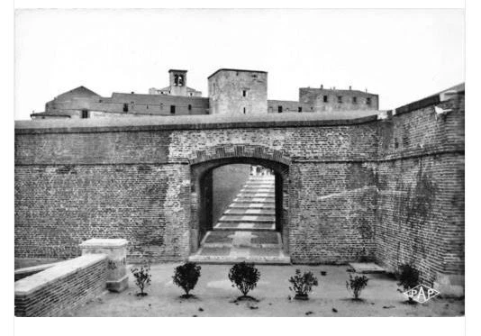 Cpsm 66 Perpignan Entree Du Palais Des Rois De Majorque