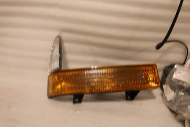 NOS Neu 2001 Ford Beifahrer Seite Parking Licht 2001 F-250-F-550 1C3Z-13200-BC