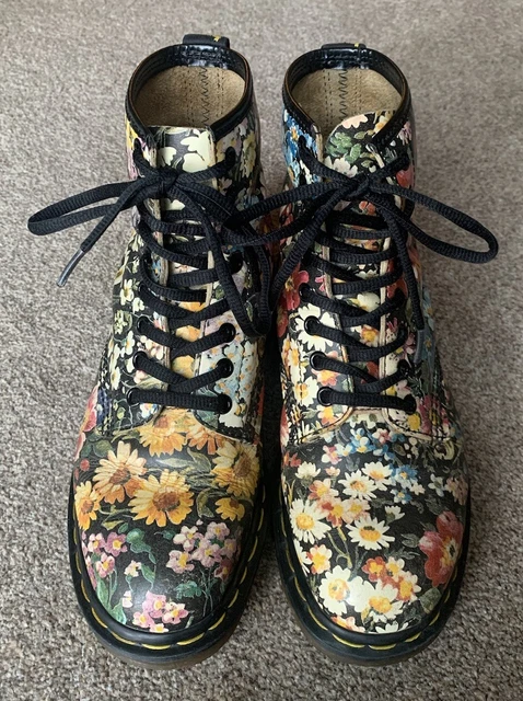 LADIES SIZE 7 Dr Martens Bevan boots Used but hardly worn 70.00