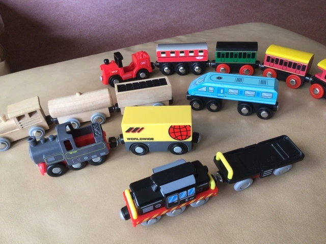 WOODEN TRAIN SET Bundle Trains & magnetic carriages Brio Compatible x ...