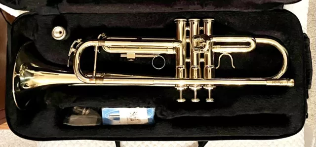 Bb Trumpet Mendini By Cecilio ~Used Good Condition ~7C and 5C Mouthpieces