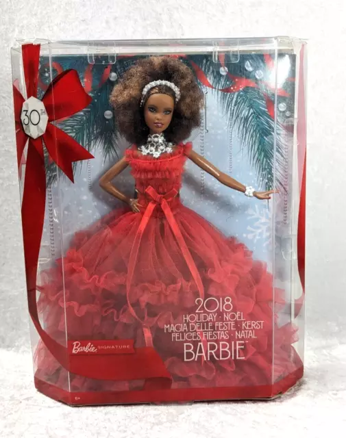 Barbie Signature 40e anniversaire Première poupée noire, env. 12 pouces,  portant une robe rouge, avec accessoires, support de poupée et certificat  d'authenticité 