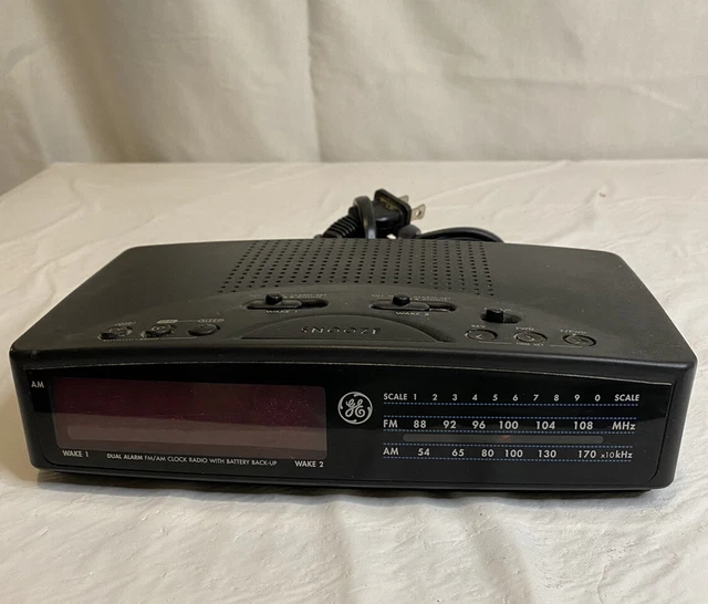 GE GENERAL ELECTRIC Model No. 74825A AM/FM Dual Alarm Clock Radio