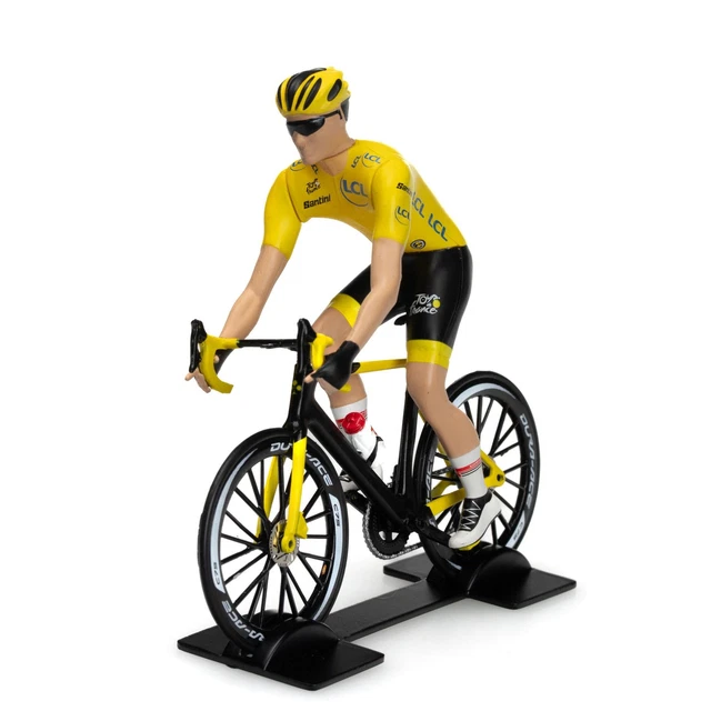 LA COLLECTION TOUR DE FRANCE™ 2023 D'OAKLEY® REND HOMMAGE AU LÉGENDAIRE MAILLOT JAUNE
