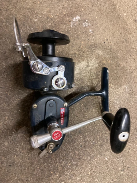 Moulinet De Pêche MITCHELL 204 - Ancien Stock Neuf (NOS) - Avec Bâillement 82171