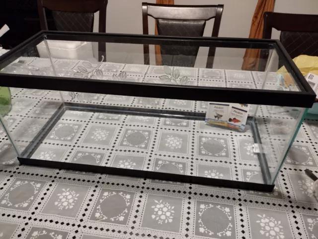 Aqueon Aquarium 20 Gallon Long with leaf decals on back of tank : used + samples