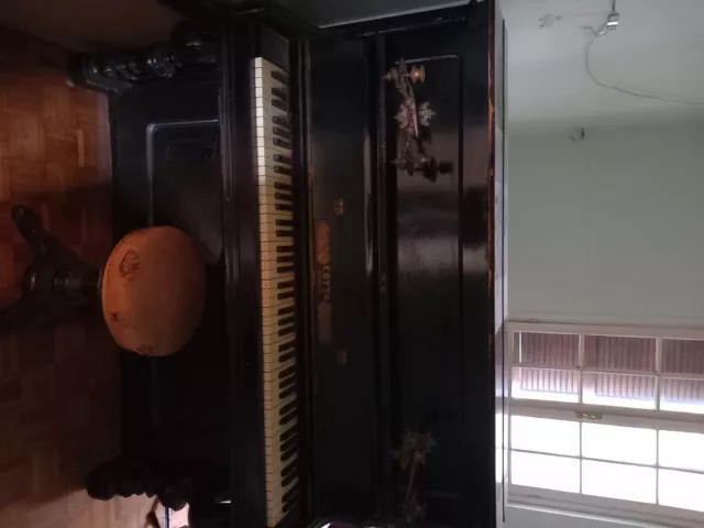 pianoforte c.otto berlin con portacandele e sgabello