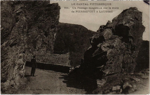 CPA Le Cantal Pittoresque Un Passage dangereux Cantal (101168)