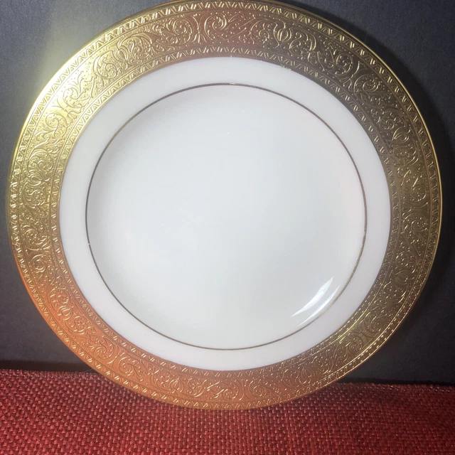 Lenox China WESTCHESTER Bread & Butter Dessert Plate. Gold stamp