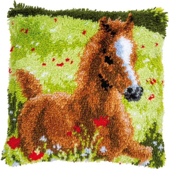 Cojín anudado Vervaco "Potro revolviendo", imagen anudable predibujada, 40x40cm