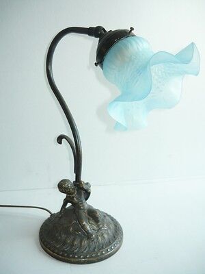 Lampada Abat-jour applique in ottone stile liberty con vetro celeste e putto
