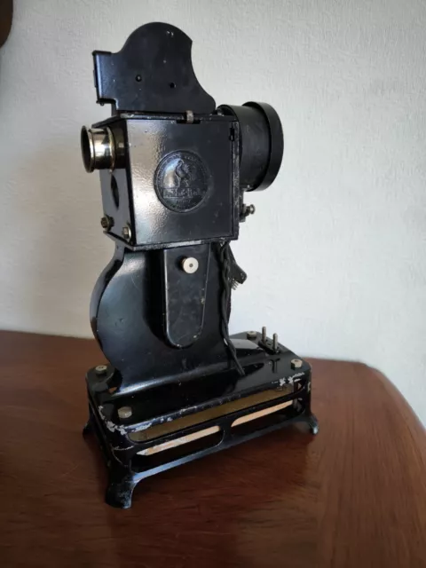 " PATHE BABY" Projecteur des années 1920.Pour film 9,5mm.Pas testé.Rare