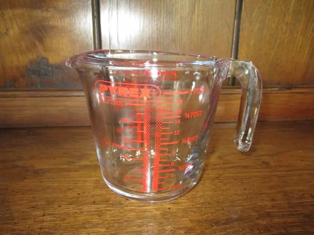 Pyrex Glas Messkrug 1 Pint roter Schriftzug 0,5 Liter Flüssigkeit sehr guter Zustand