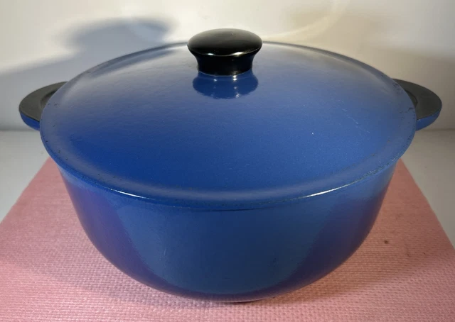 FRENCH CAST IRON ENAMELLED 24cm 3L ROUND BLUE CASSEROLE PAN