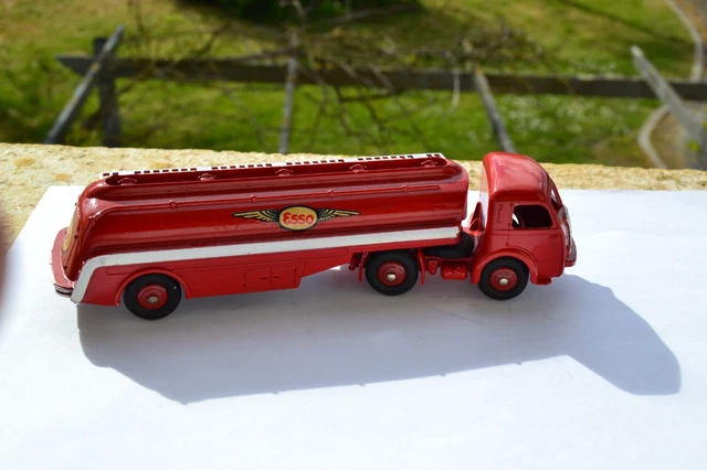 Atlas Editions Dinky Toys 32C - Tracteur Panhard Avec Semi Atlas Editions Dinky Toys 32C - Tracteur Panhard Avec Semi