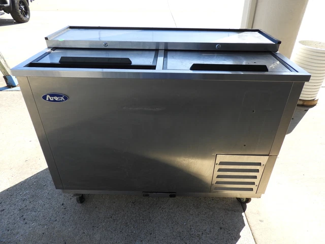 Atosa MBC50GR Atosa Bottle Cooler 49.4"W X 27.8"D X 36.62"H Self-contained Side