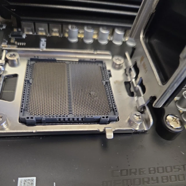 MSI MAG B650 TOMAHAWK WIFI Motherboard, ATX Supports AMD Ryzen 9000