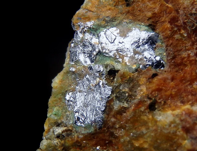 MOLYBDENITE & BORNITE --- SWEDEN - Norrbotten - Gällivare - Suorravaarat /p672 MOLYBDENITE & BORNITE --- SWEDEN - Norrbotten - Gällivare - Suorravaarat /p672