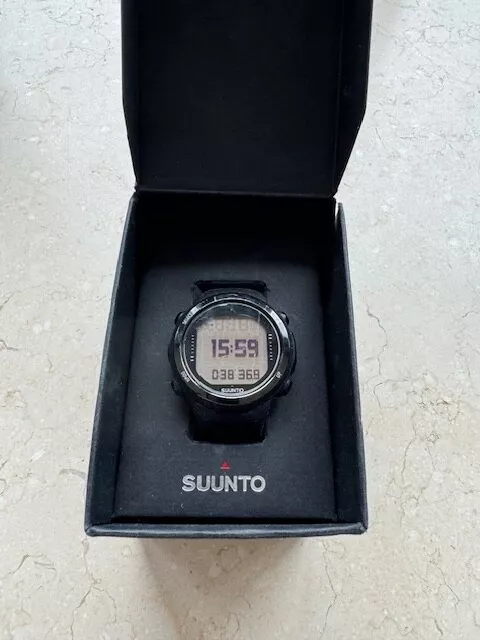 Suunto D4I   Dive Computer, Black with Classic Buckle Silicone, New Battery