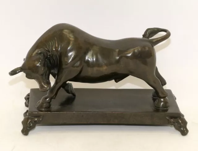 Bronze Figur "Stier im Angriff" auf Plinte Maße 22,5 x 10 x 14 cm  2,2 kg