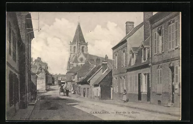 CPA Gamaches, Rue de la Gare, vue de la rue