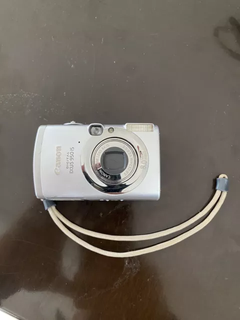 Canon IXUS 950 IS Compact Digital Camera With Battery And Charger