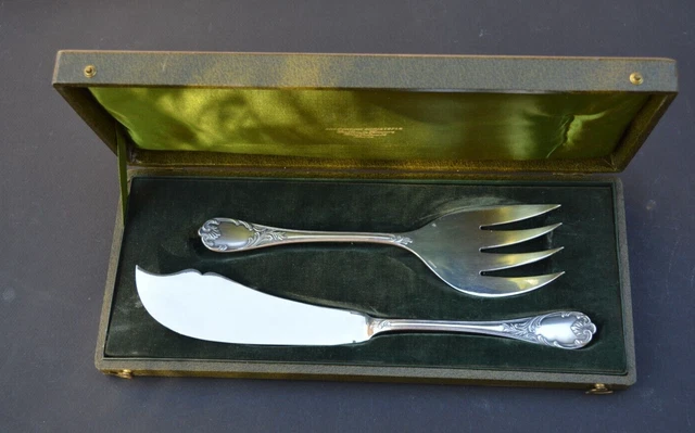 ENSEMBLE DE 12 FOURCHETTES A POISSON EN METAL ENSEMBLE DE 12 FOURCHETTES A POISSON EN METAL