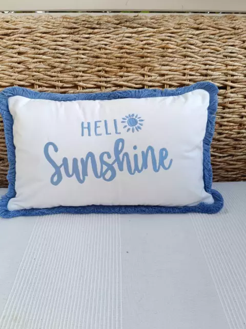 Funda de cojín decorativa muy veraniega Hello Sunshine con bordado