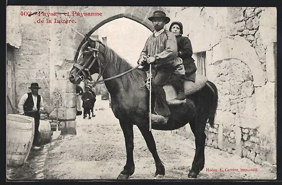 CPA Paysan et Paysanne de la Lozère auf einem cheval, Languedoc-Roussillon 1905