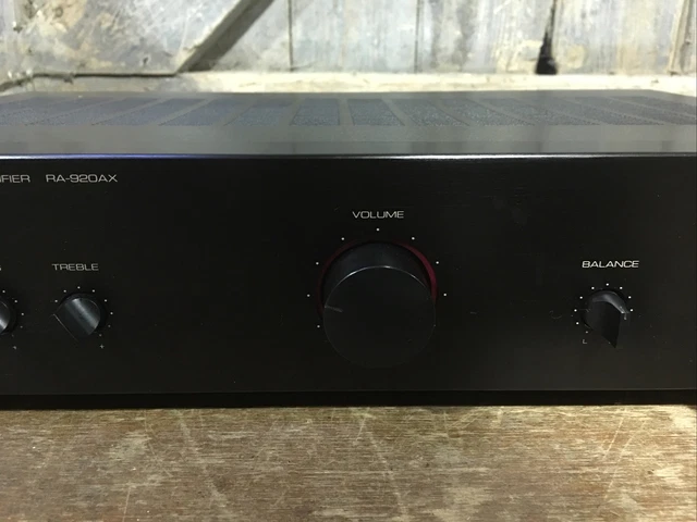 Rotel A8 : Amplificateur intégré pour audiophiles exigeants